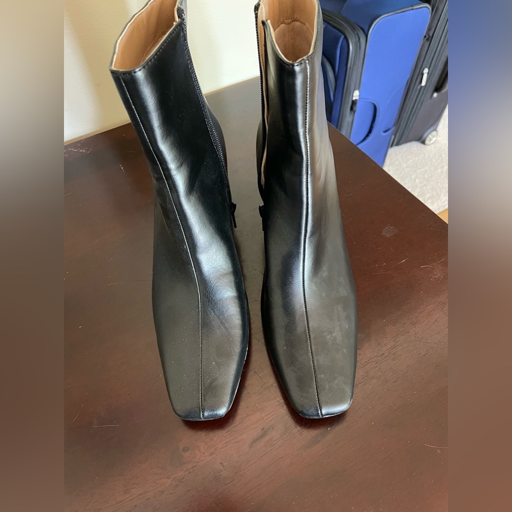 Black Bootie Journee Collection, Size 9